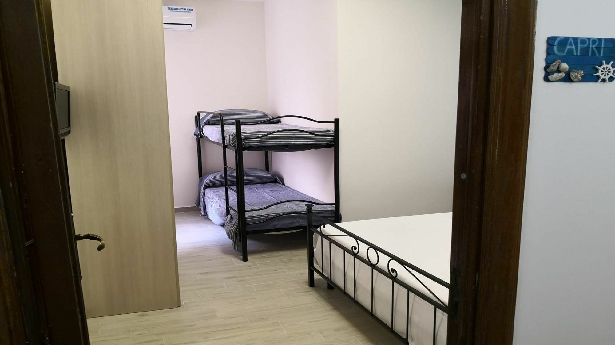 Fenesta Vascia Bed & Breakfast Наполи Екстериор снимка