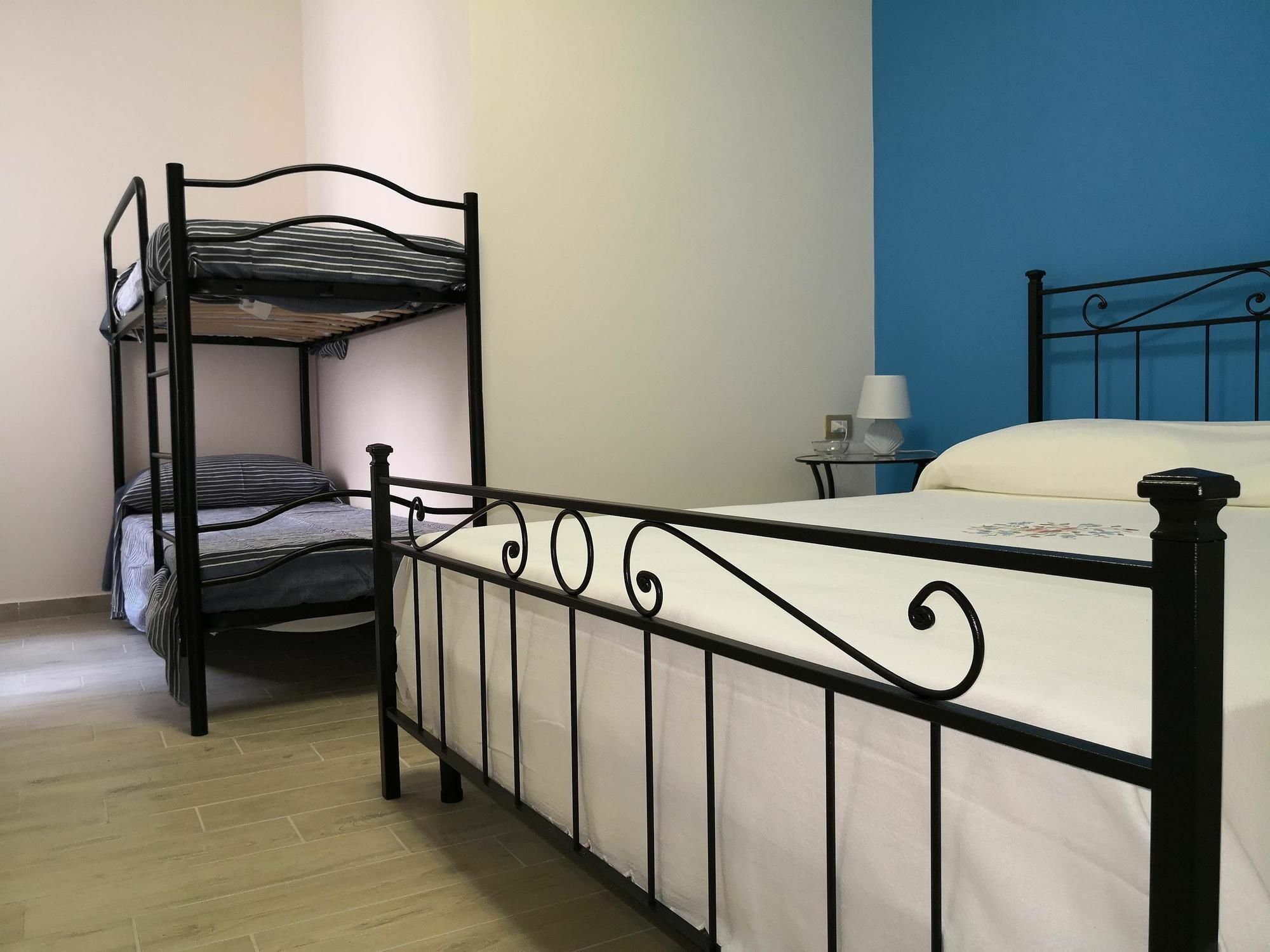 Fenesta Vascia Bed & Breakfast Наполи Екстериор снимка