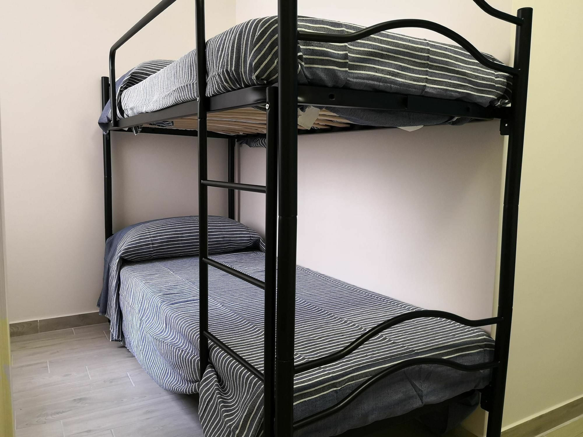 Fenesta Vascia Bed & Breakfast Наполи Екстериор снимка