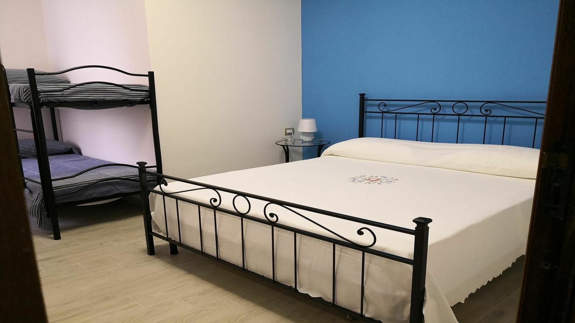 Fenesta Vascia Bed & Breakfast Наполи Екстериор снимка