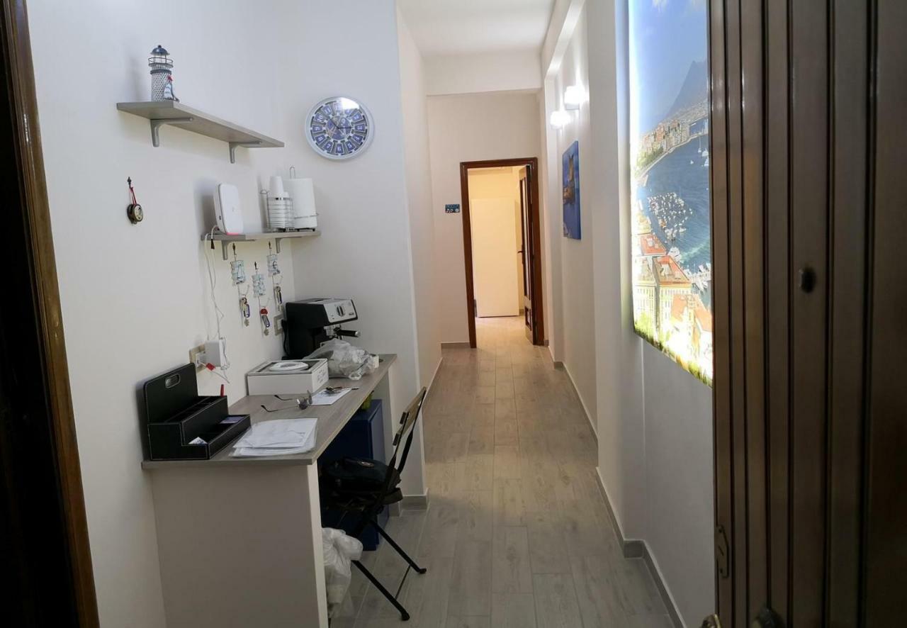 Fenesta Vascia Bed & Breakfast Наполи Екстериор снимка