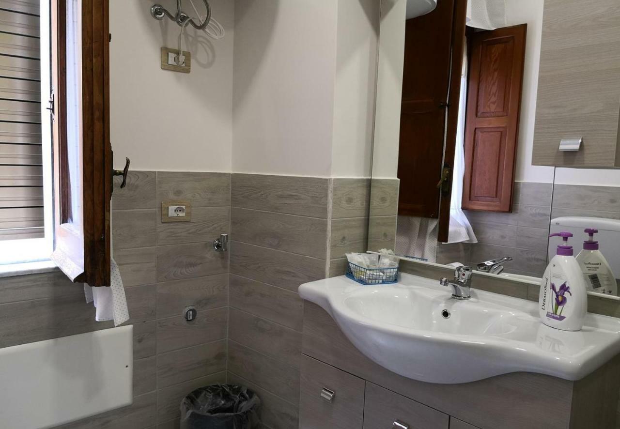 Fenesta Vascia Bed & Breakfast Наполи Екстериор снимка