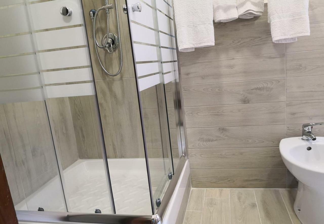 Fenesta Vascia Bed & Breakfast Наполи Екстериор снимка