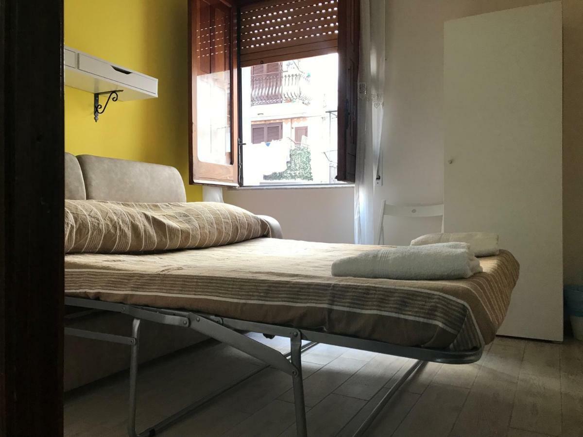 Fenesta Vascia Bed & Breakfast Наполи Екстериор снимка