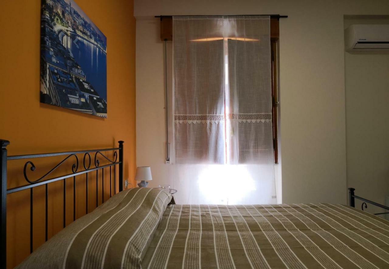 Fenesta Vascia Bed & Breakfast Наполи Екстериор снимка