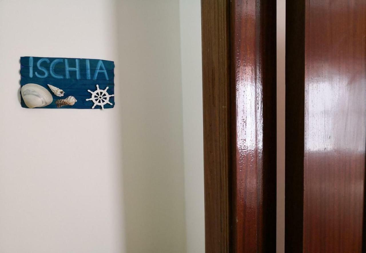 Fenesta Vascia Bed & Breakfast Наполи Екстериор снимка