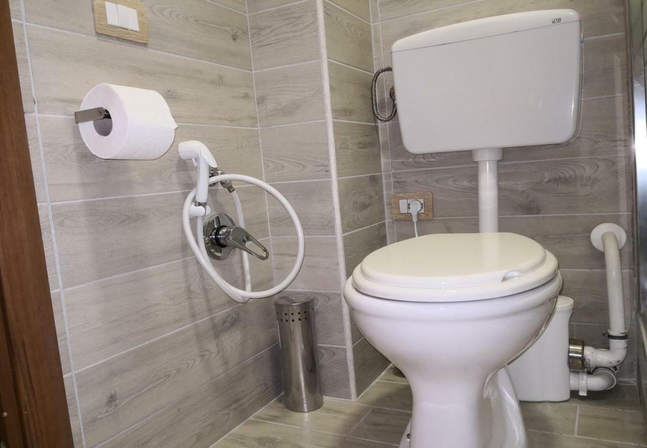 Fenesta Vascia Bed & Breakfast Наполи Екстериор снимка