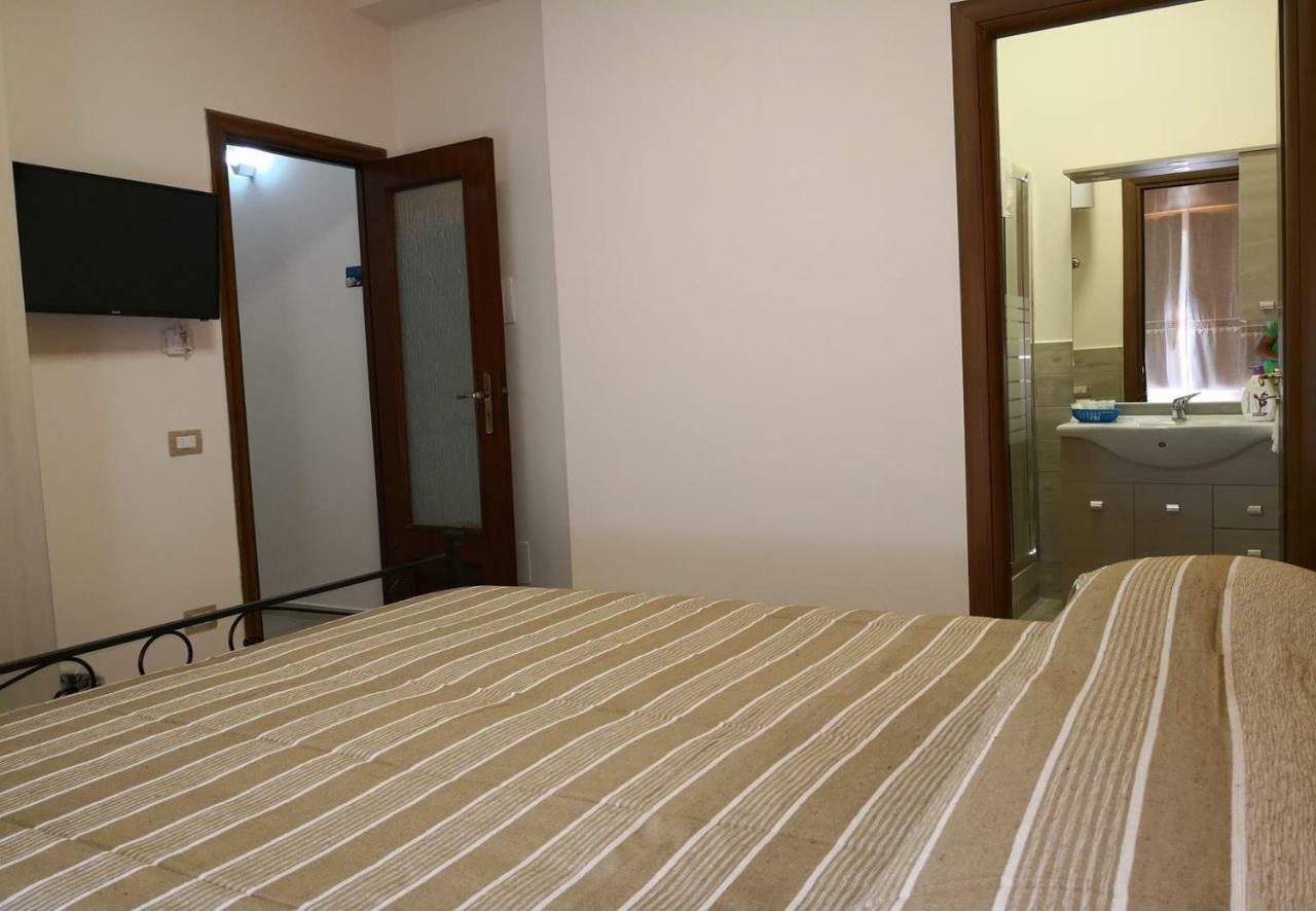 Fenesta Vascia Bed & Breakfast Наполи Екстериор снимка